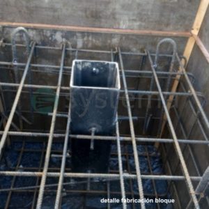 Detalle de la vaina embebida y del armado del dado de hormigón SKR-011